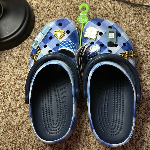 CROCS Shoes - Gingham crocs size 8